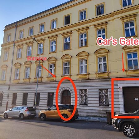 Spacious Flat & Parking Possibility, 3 Stops To Wenceslav Square Prague Exterior photo