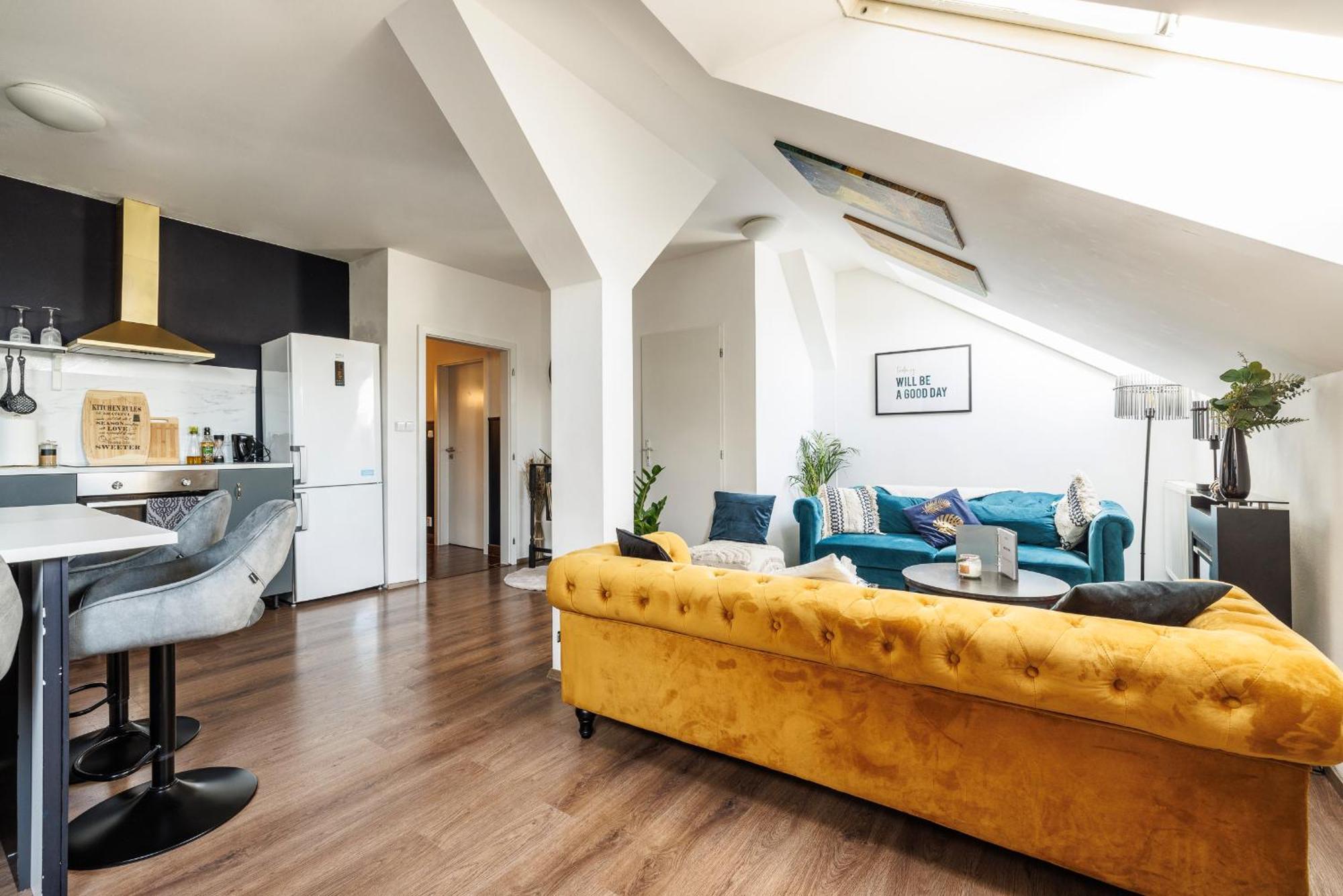 Spacious Flat & Parking Possibility, 3 Stops To Wenceslav Square Prague Exterior photo